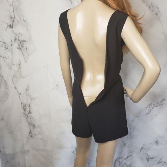 Red Saks Fifth Avenue Black V-Neck deep V back Sleeveless Romper size S - Picture 7 of 10
